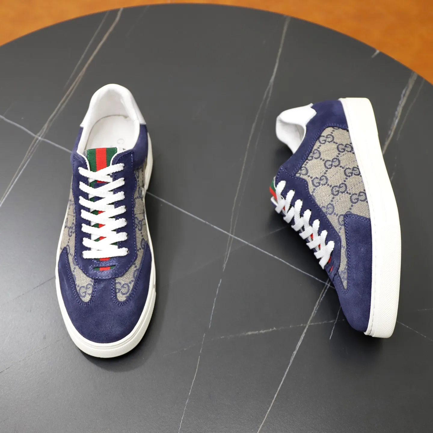 Ex-factory price: 380💰🙅‍♂️🙅‍♂️🙅‍♂️ Brand: Gucci GUCCi Standard code: 38-44 (45 customized) Grade: Same as the official website Material: Original leather splicing Comfortable and breathable sheepskin lining Original wear-resistant outsole Style category: Men's fashionable casual shoes Running sneakers Distinguished luxury brand elements Top luxury Color: actual picture color